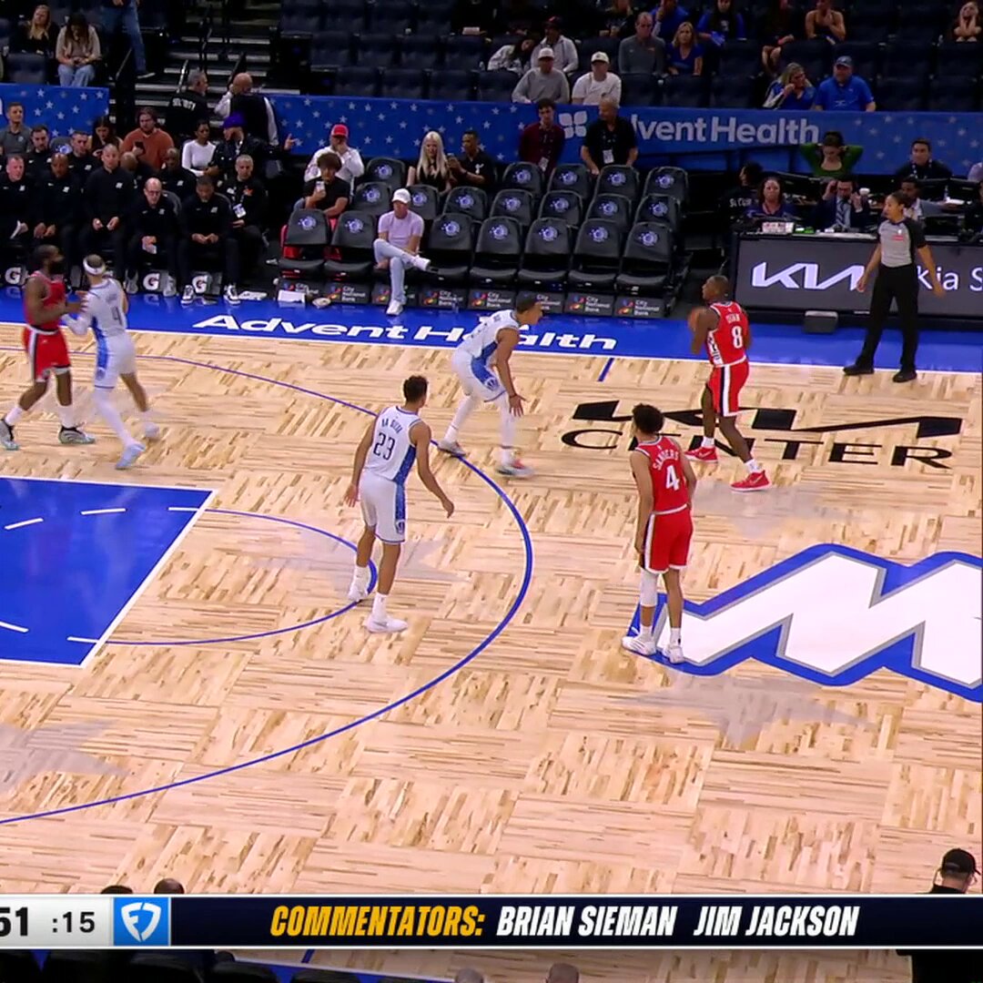 Feedin' the big fella to start the second half 💪

James Harden ➡️ Ivica Zubac 