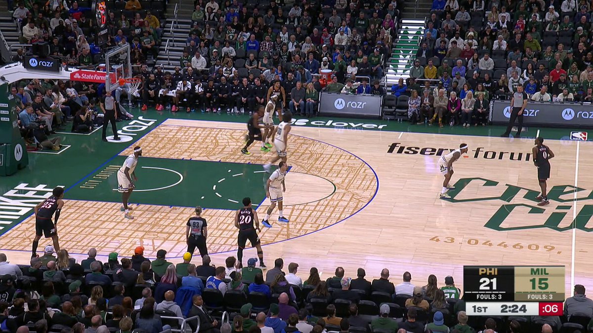 1️⃣0️⃣ points and counting for @TyreseMaxey 