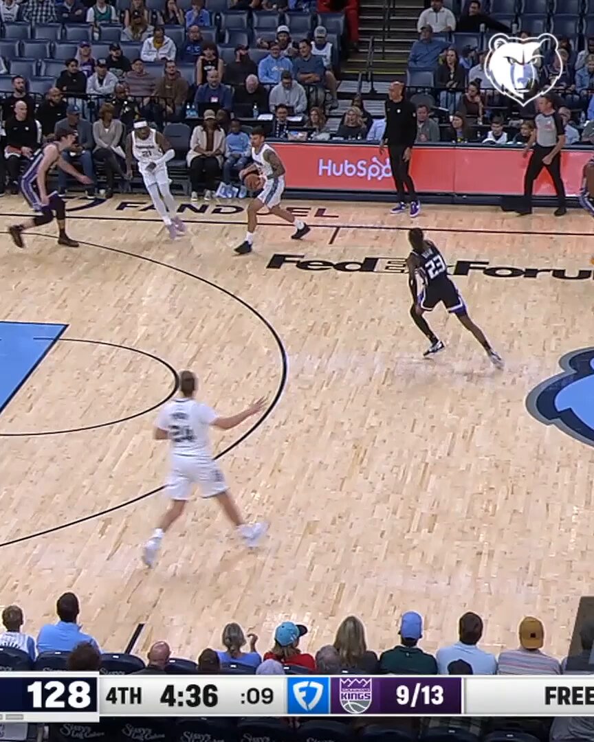 First NBA 🪣 for @JahmaiM 🐻 