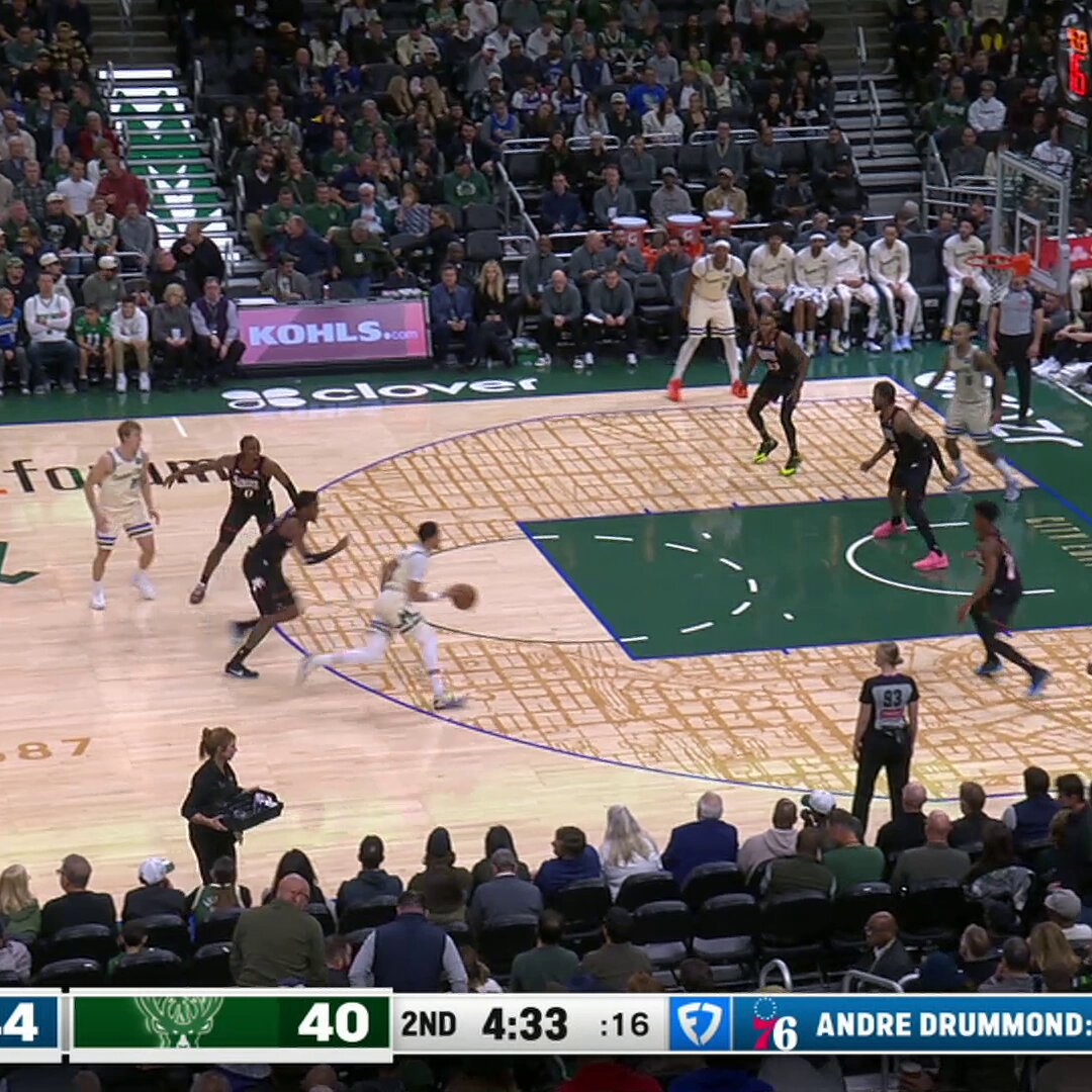 Ryan Rollins' breakout continues 😤

32 PTS (ties career high)
14 AST (career high)

The @Bucks point guard continues to turn heads in Year 4! 