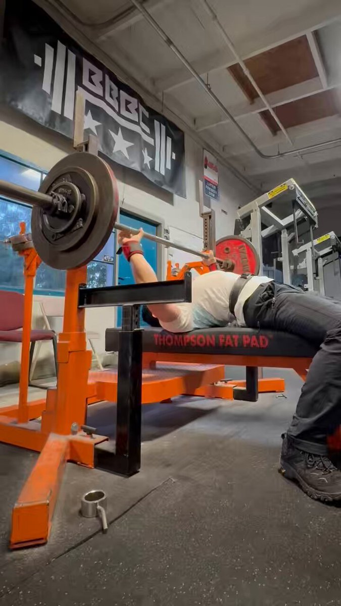 ベンチプレス 115kg×1 95kg×6,6（メインセット） 115kgをラックアップ