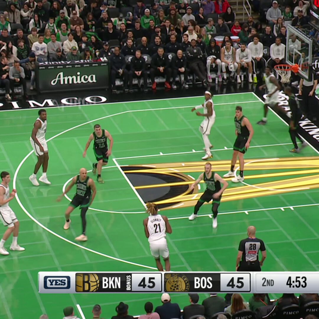 look at Day'Ron go to WORK on the glass 😤 