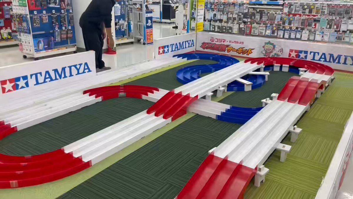 【にこまる】 What a surprise!?] A 26-year-old woman's search for a large