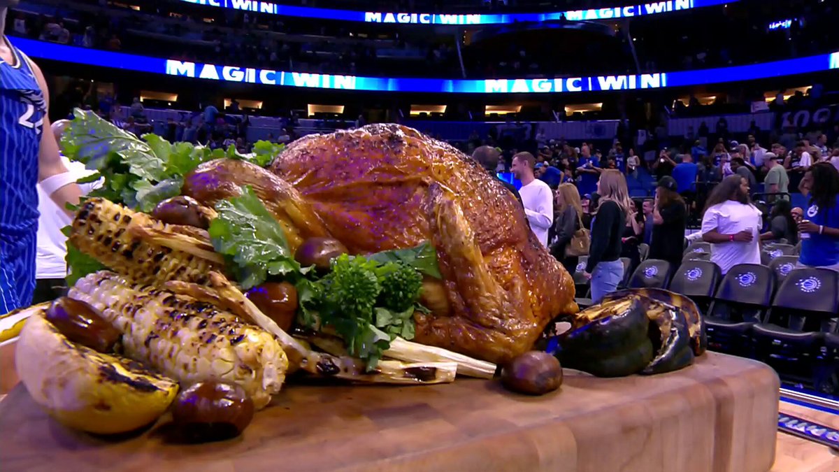 Franz Wagner's night:

37 points.
13-19 shooting.
Magic win.
Turkey carving duties. 🍴 