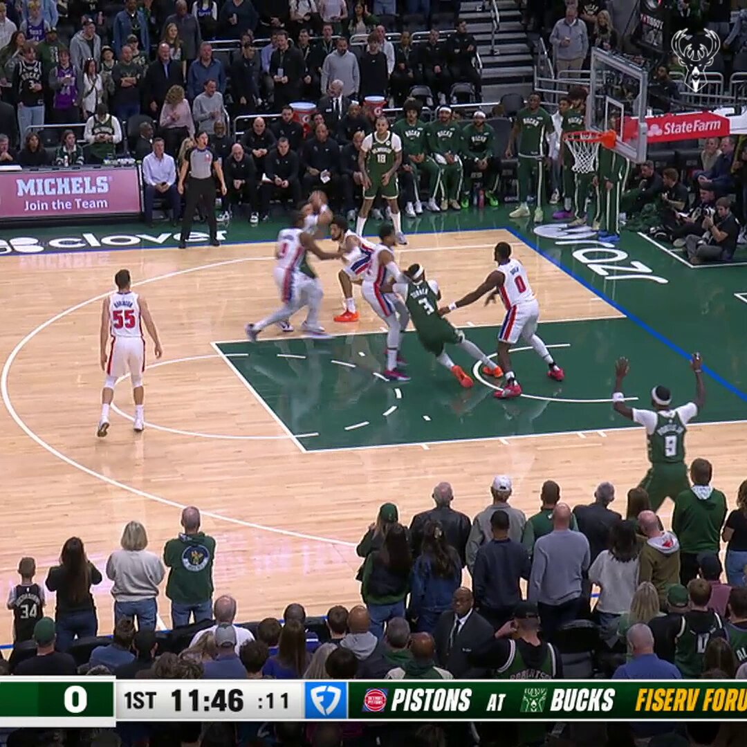 BP is 3/3 from three in the first six minutes! 