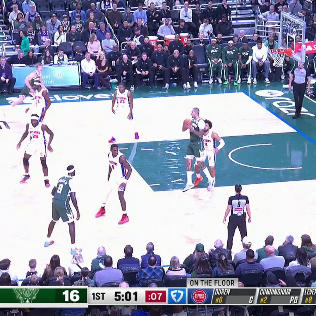 Awesome assist from Kuz to AJ. 