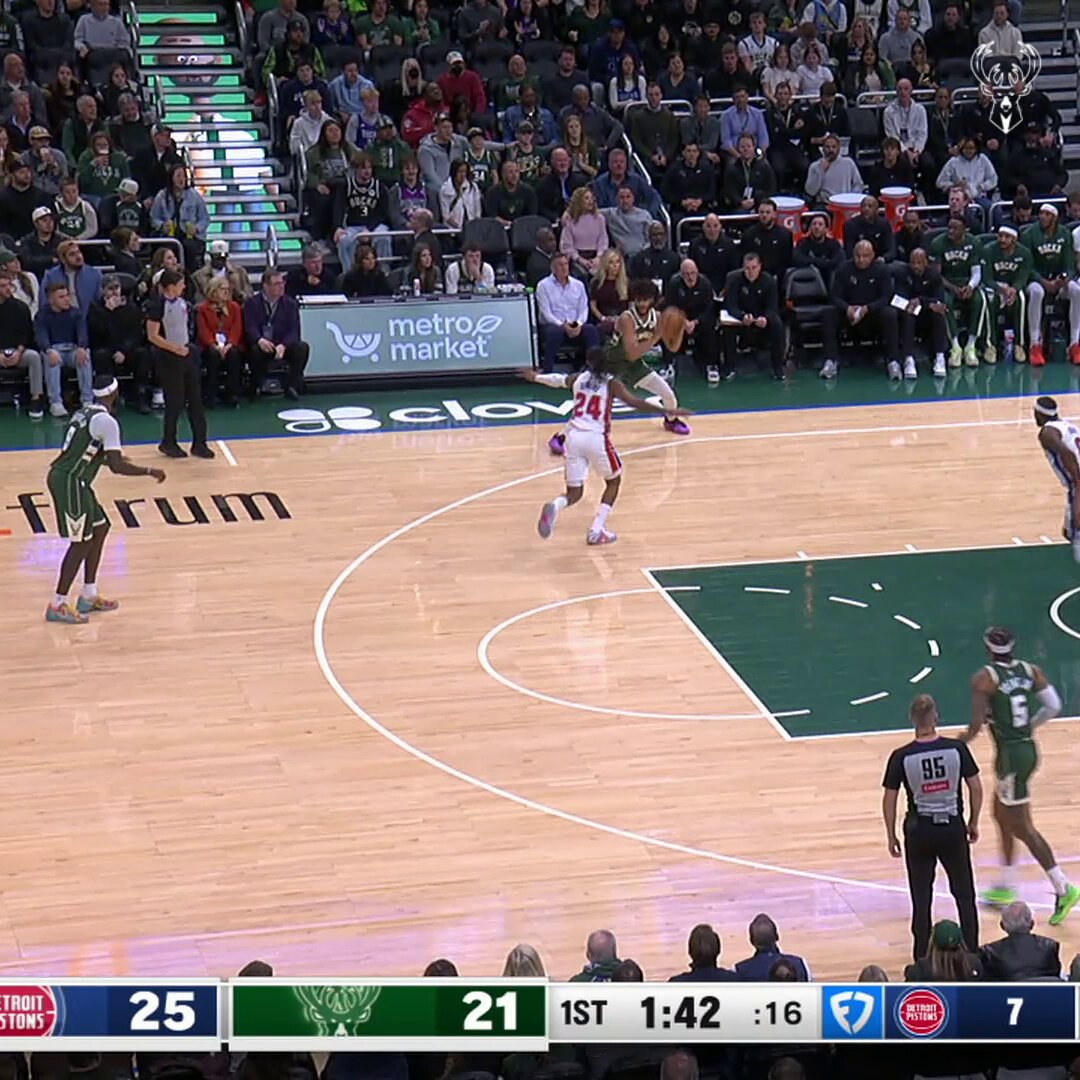 Stay hot, Bobby! 🔥

14 points and hasn't missed a shot. 