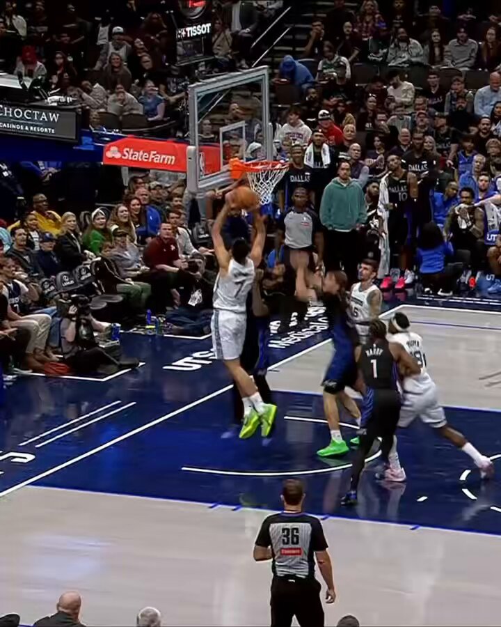 Coop got tripped 😨

Flagg, Kidd, and Klay weren’t having it 😳 