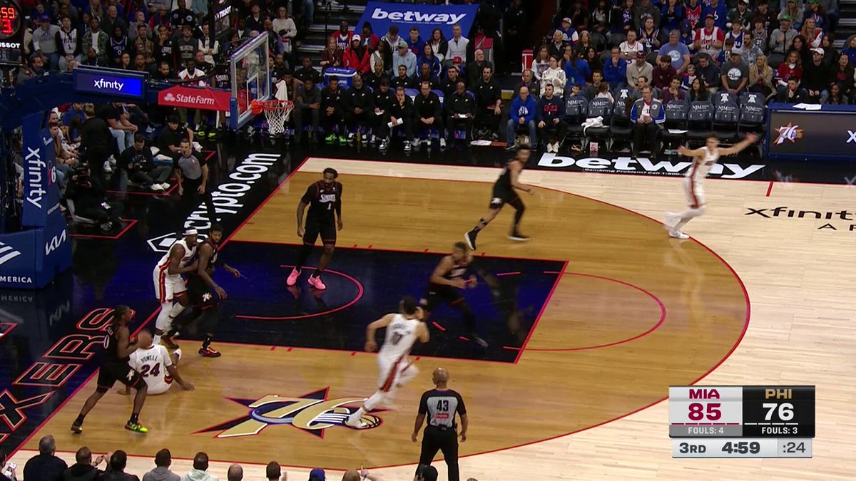 Watford to Drummond to Maxey.

Sixers back within 6 in the 3Q! 