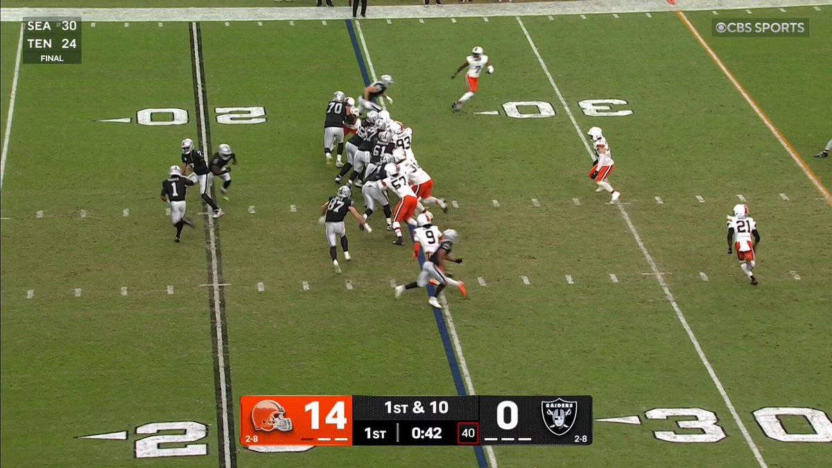 Deuce draggin' the defense 💪

#CLEvsLV | 📺 CBS 