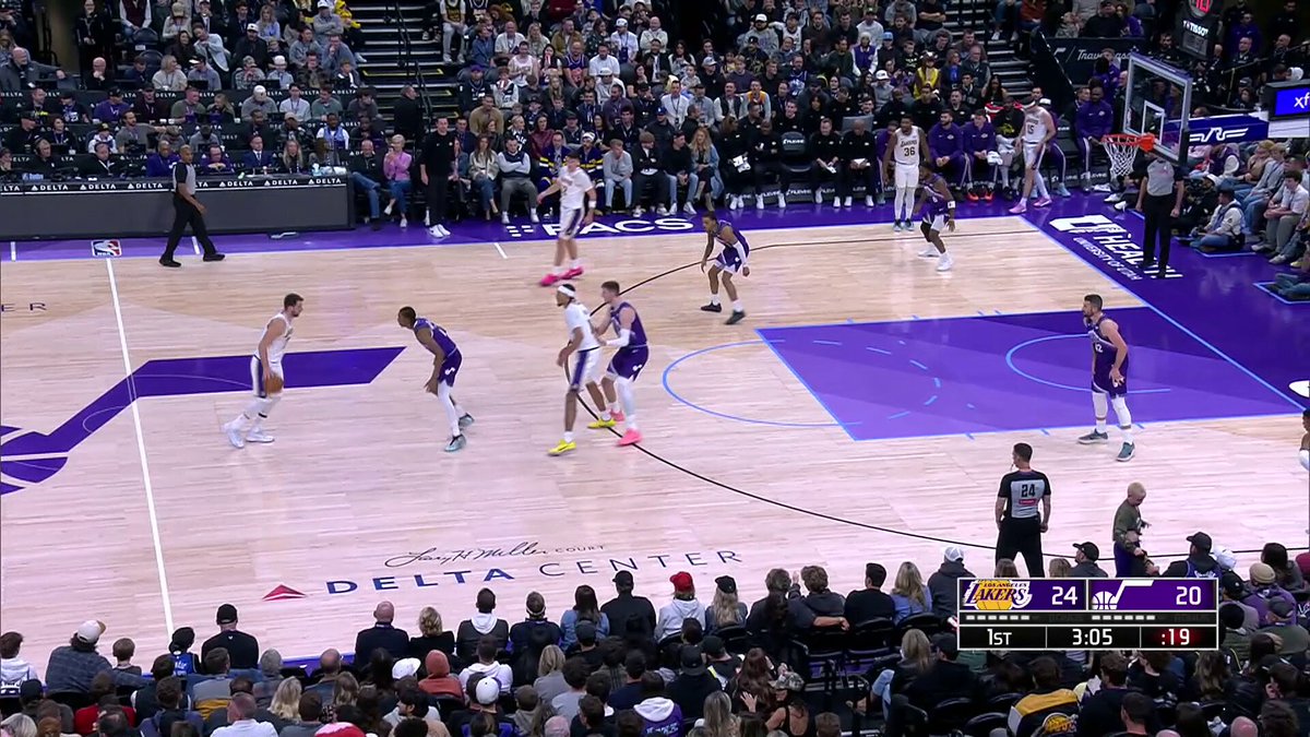 THIS WAS TOO SMOOTH, LUKA!

Behind-the-back into the Euro step 😮‍💨 