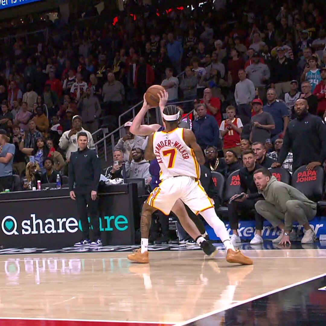 NAW with the CLEAN strip to secure the win for the Hawks 🔒 