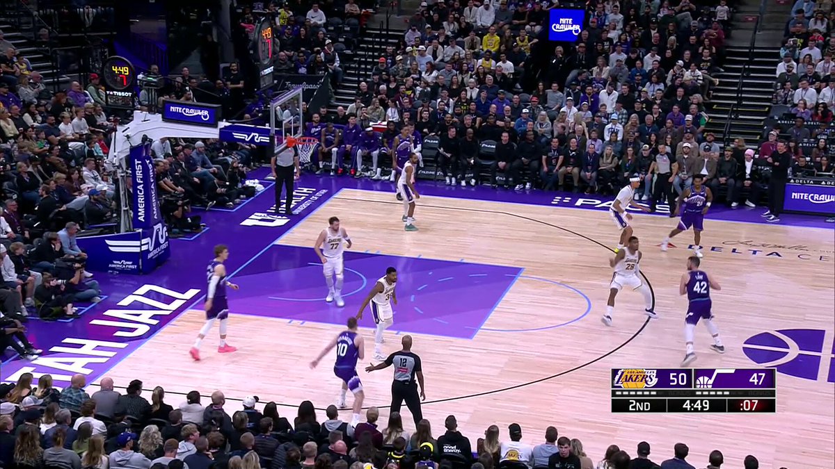 LUKA DONČIĆ ARE YOU SERIOUS??

NUTMEG INTO A FASTBREAK ALLEY-OOP 🤯 