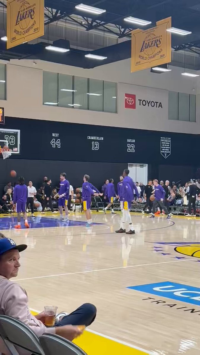 Straight down the 405 from UCLA to South Bay tonight. Bronny James, Adou Thiero, Christian Koloko, Nick Smith Jr., Chris Mañon all suited up for South Bay. 