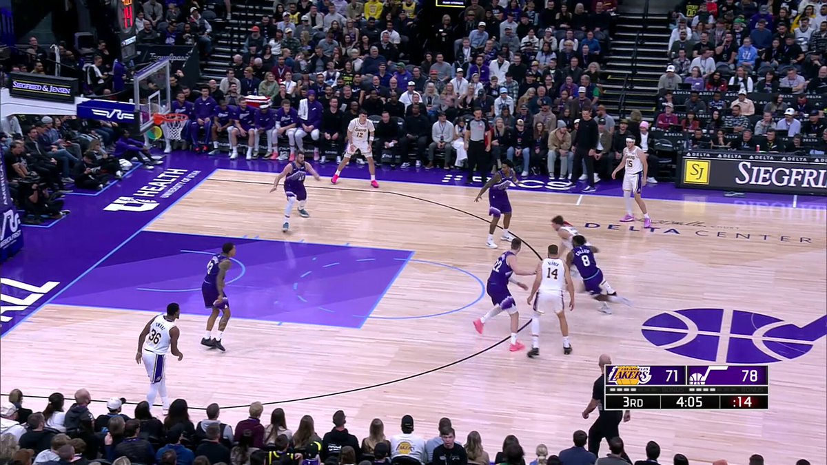 Austin Reaves gets the circus finish to fall 🎪

Lakers and Jazz battling in the 3Q on NBA League Pass! 