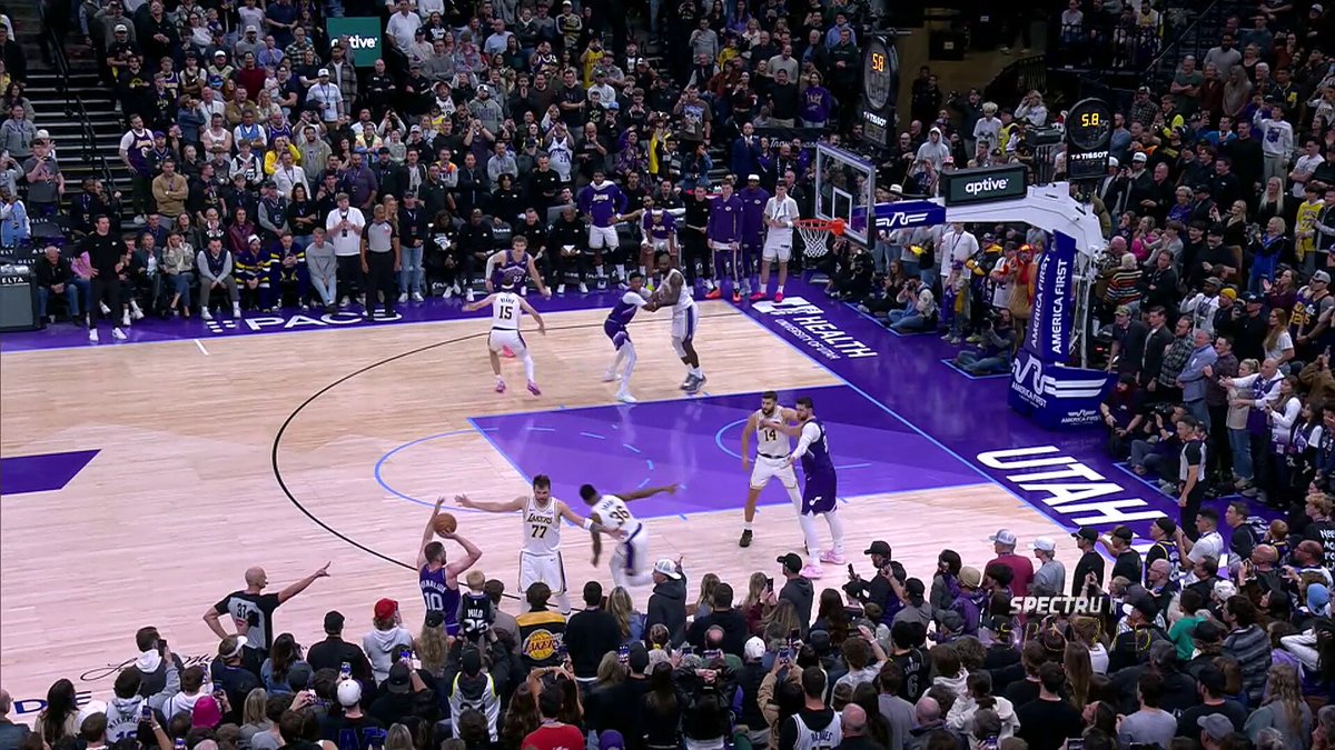 Lakers get the stop and survive to win their 4th in a row 🔒

They move to 12-4 on the year! 