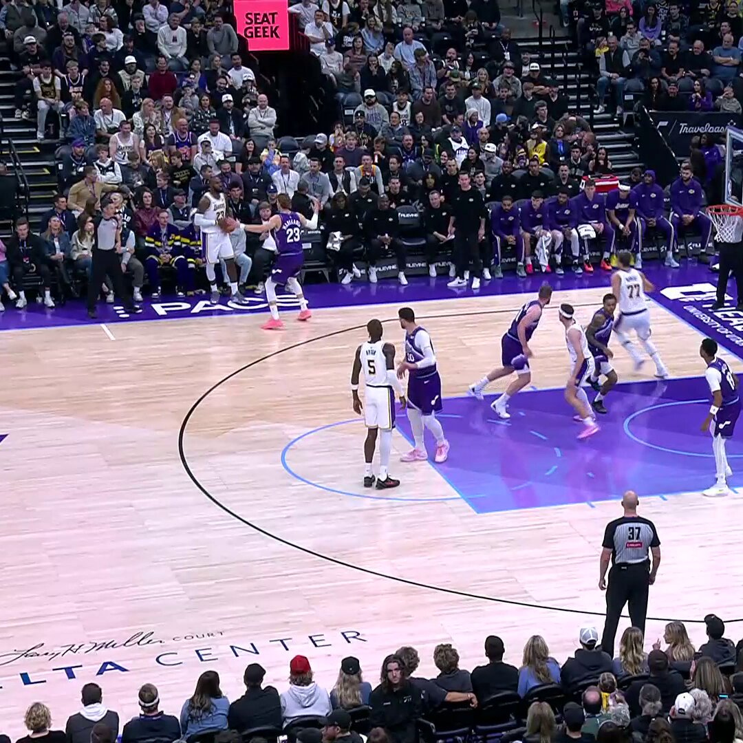 Luka Dončić stuffed the stat sheet once again in the Lakers' 4th straight victory! 

🪄 33 PTS
🪄 11 REB
🪄 8 AST
🪄 3 STL
🪄 3 3PM 