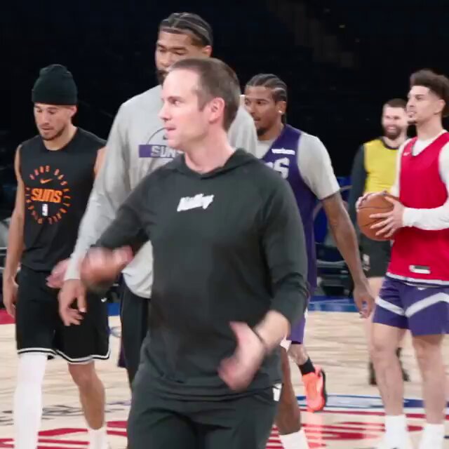 Coach Jordan Ott on the mic at Suns practice 🗣️

Phoenix looks to make it 4 straight wins and push to 9-2 in their last 11 as they host Houston tonight at 9:30pm/et on Peacock! 