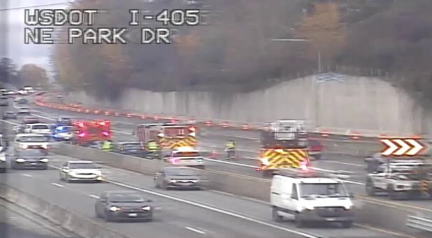 事故発生：I-405北、SR 169交差点