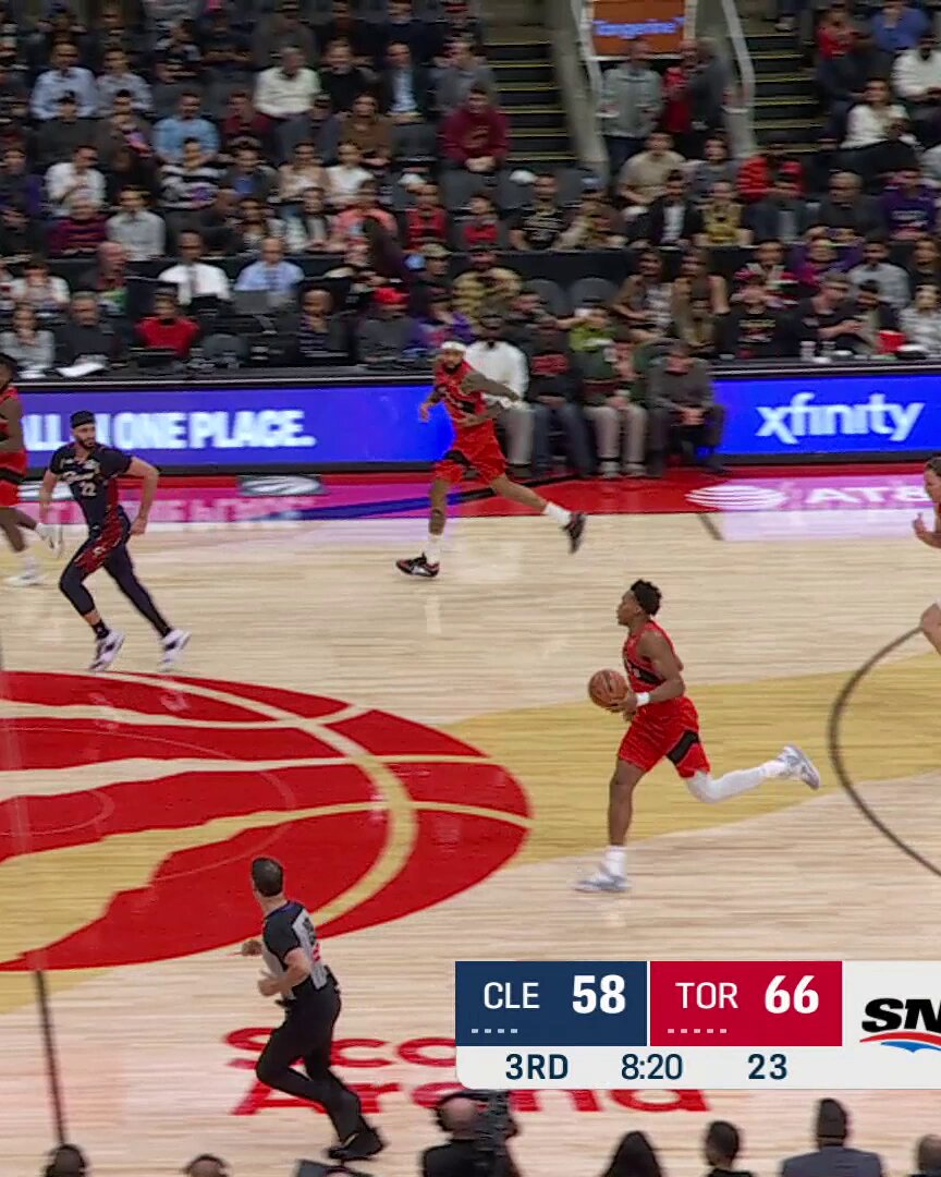 BI WITH THE TWO-HANDED SLAM 💥 