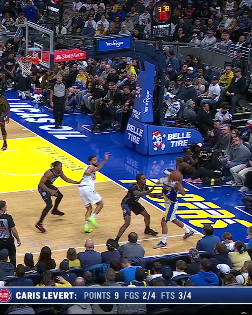 Jeremiah Robinson-Earl with the two-handed jam off the feed from Andrew Nembhard. 