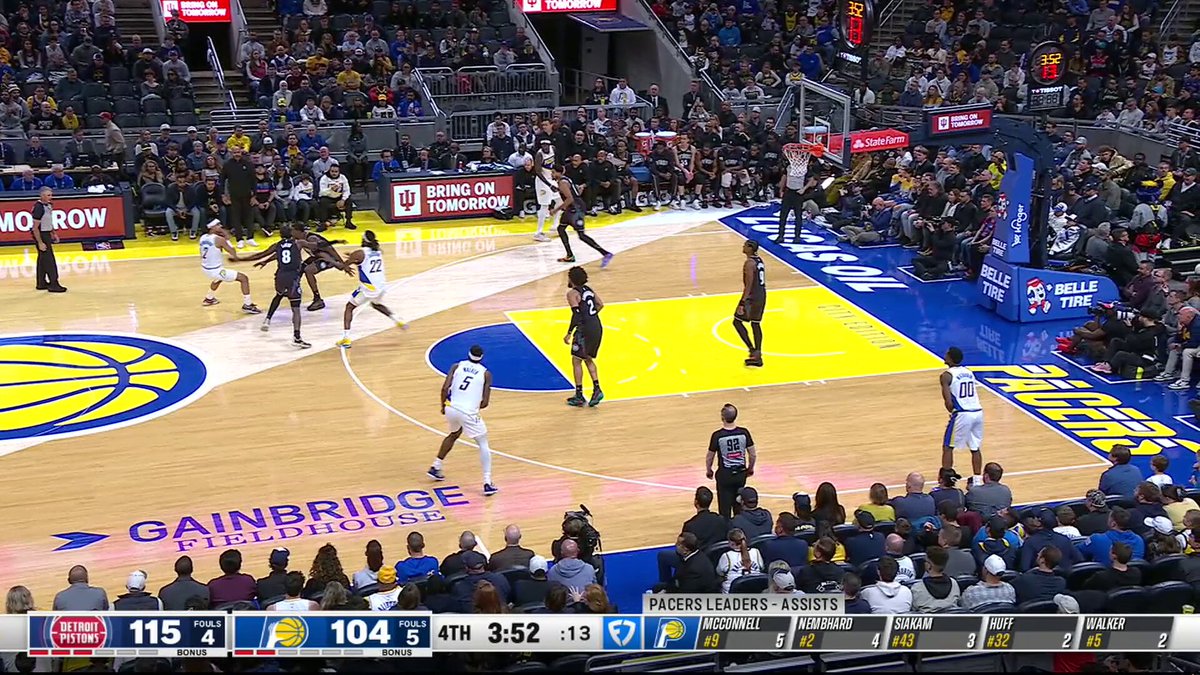 Jarace Walker cutting the deficit late with clutch back-to-back threes 🔥

he's up to 21 PTS (5 3PM), 4 REB & 2 AST. 