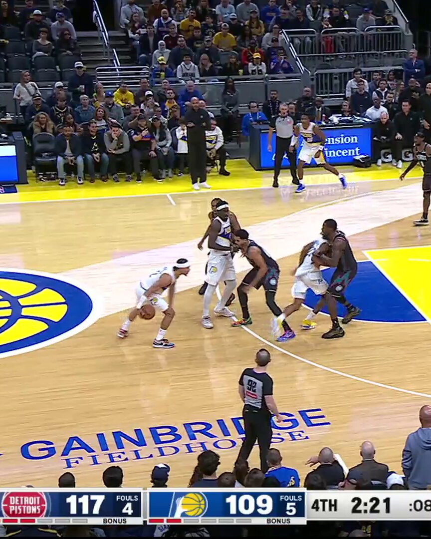 Isaiah Jackson with the bucket + the foul before the shot clock expires‼️ 