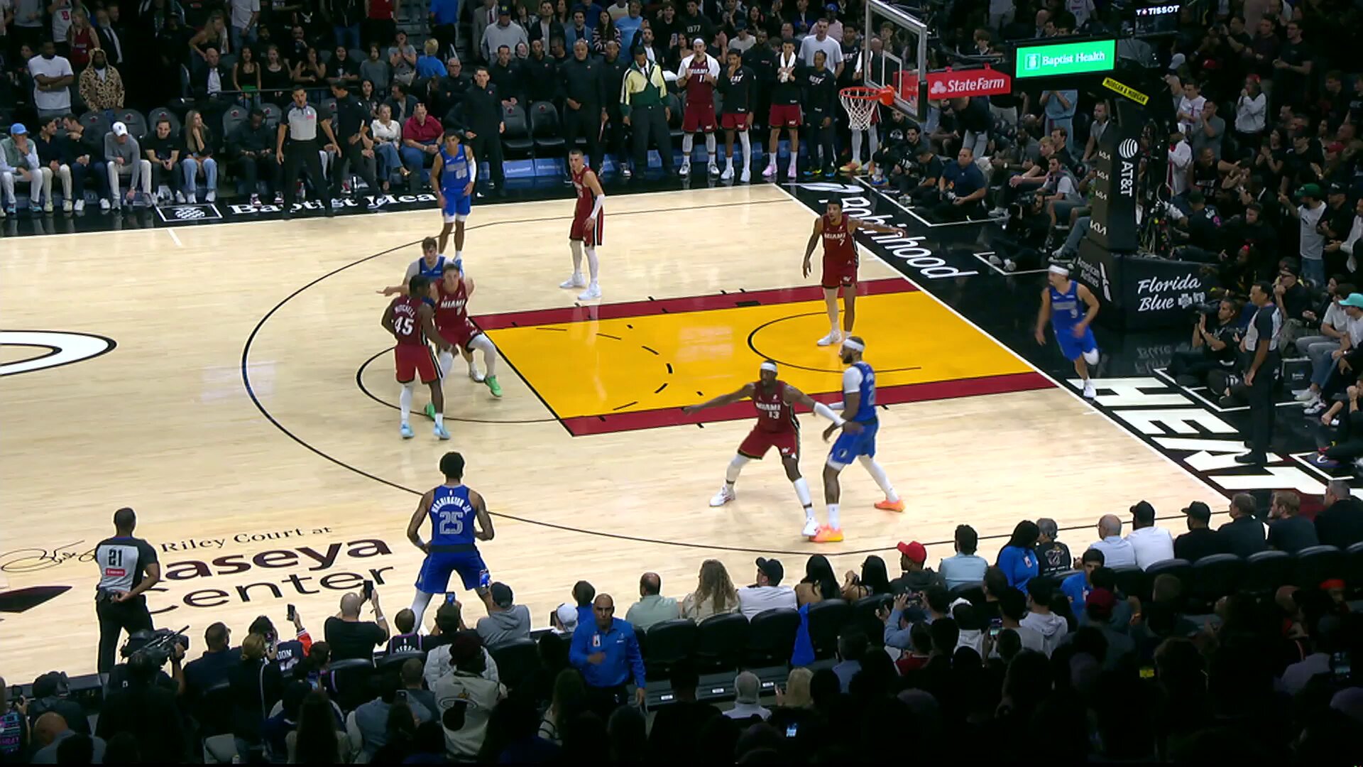 THIS MIAMI SEQUENCE...

Bam Adebayo steals it.
Tyler Herro scores it.

HEAT WIN THEIR 5TH STRAIGHT ‼️