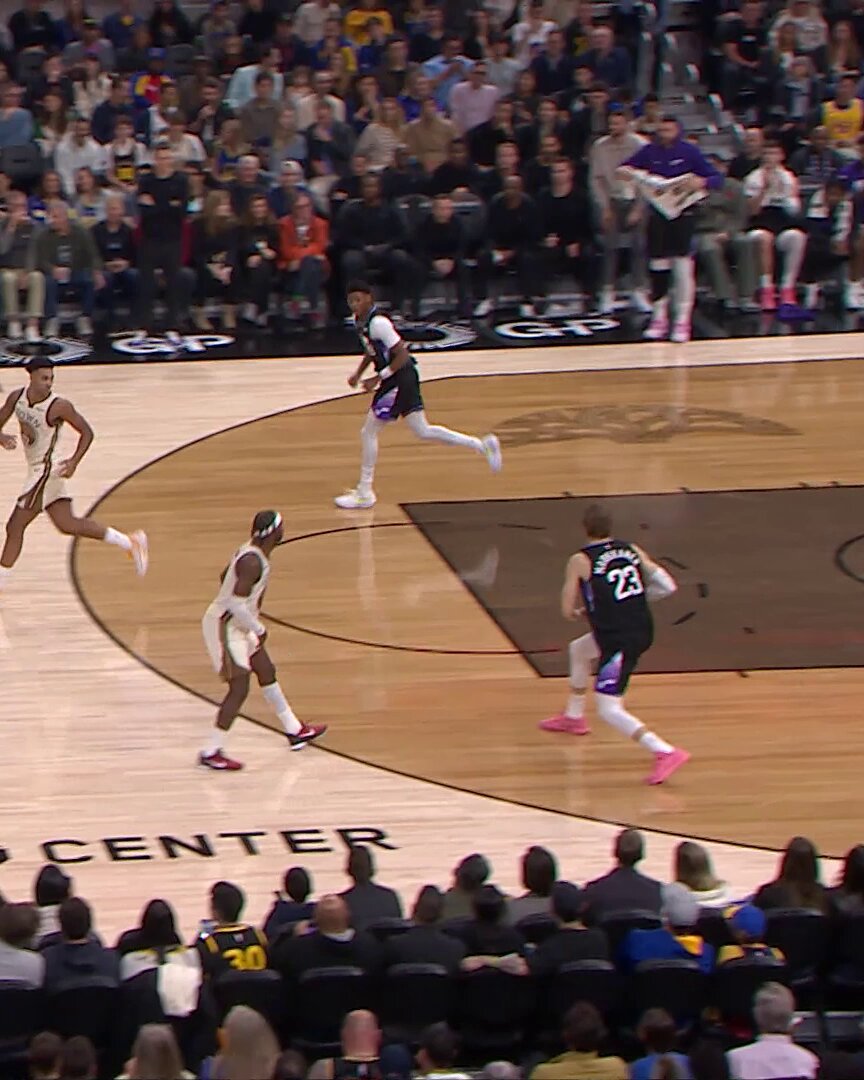 midrange makes it 🔑21🔑 in the first half

#TakeNote | @keyonte1george 