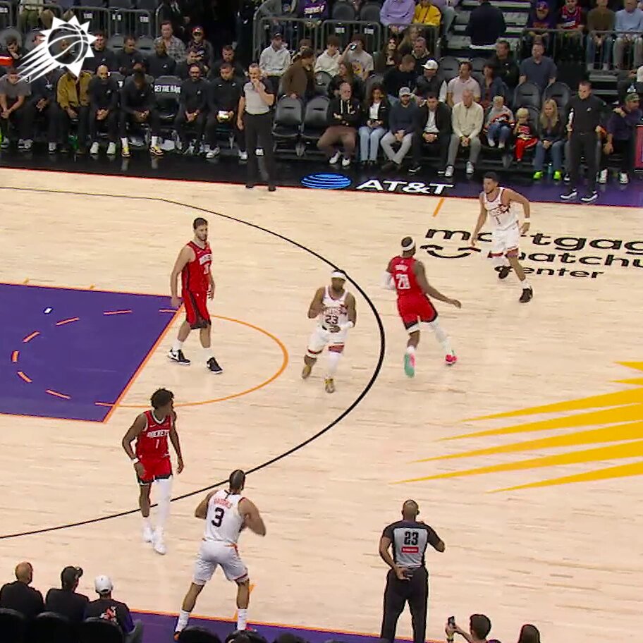 Uno rising above the defense for the bucket. 