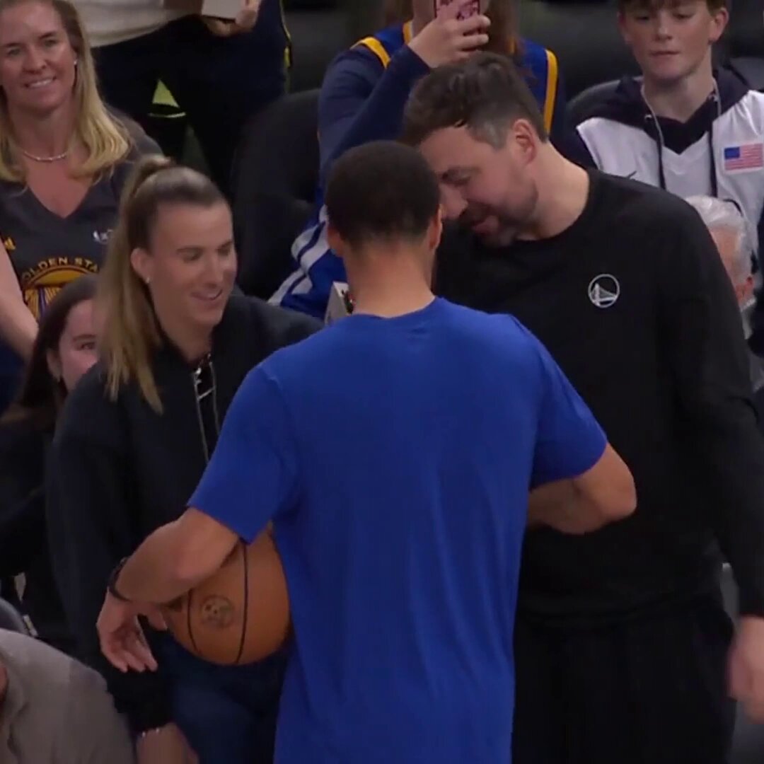 Steph Curry x Sabrina Ionescu 🤝

@sabrina_i20 in the house to watch Jazz/Warriors tonight! 