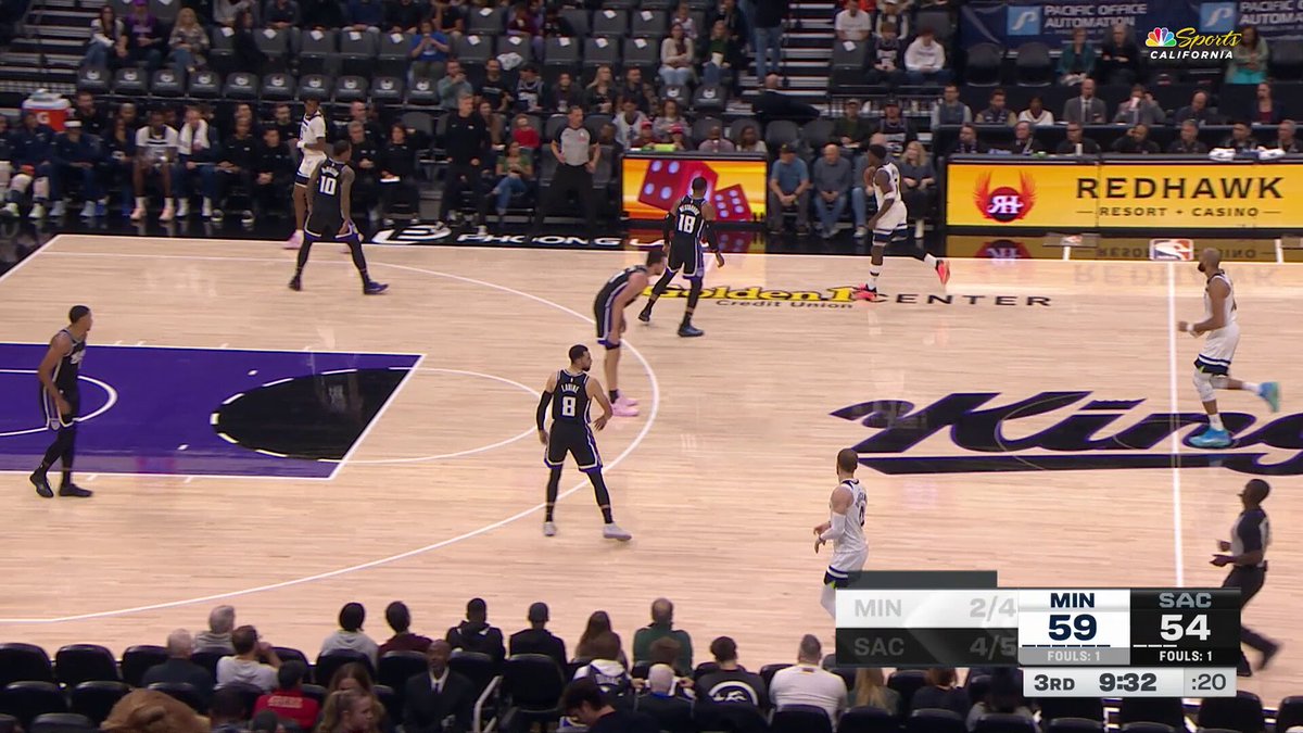 DeMar DeRozan steals it & punches it home 👊

He's got 15 for the Kings! 