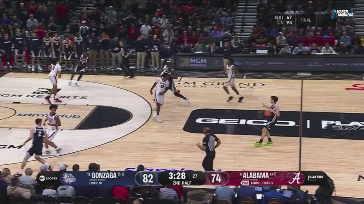 A 10-point @ZagMBB lead has them moments away from beating No. 8 Bama 👀

Catch the final seconds on TNT or HBO Max!

