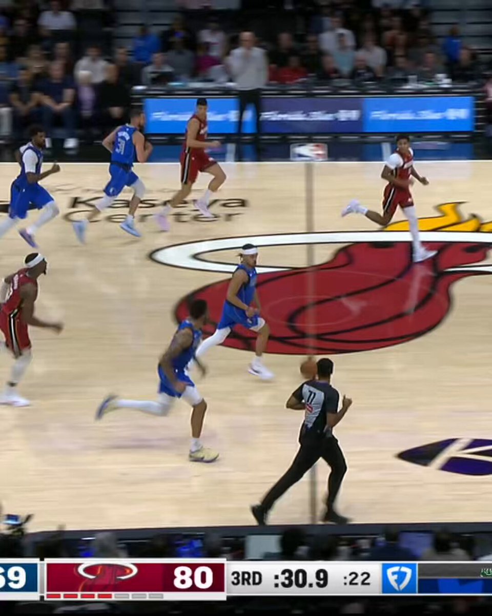 Klay exchanged words with the Heat bench, then came down to hit a three and point at them 👀🍿 