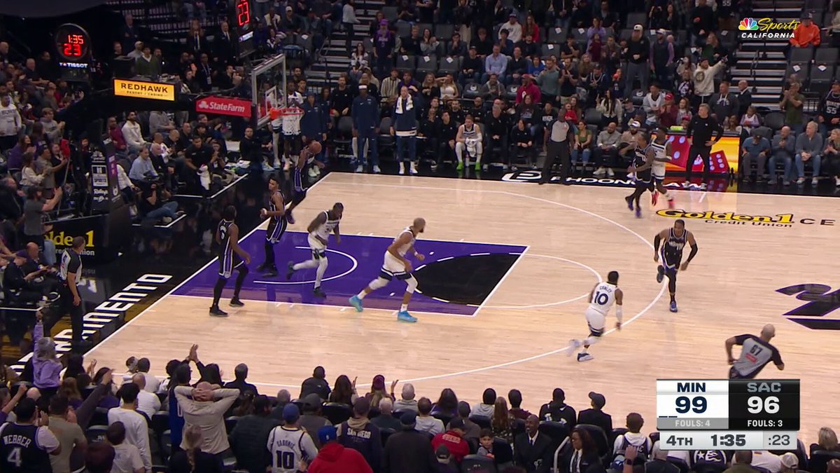 Splits the double.
Finishes through contact.

DEMAR DEROZAN BRINGS THE KINGS WITHIN 1! 