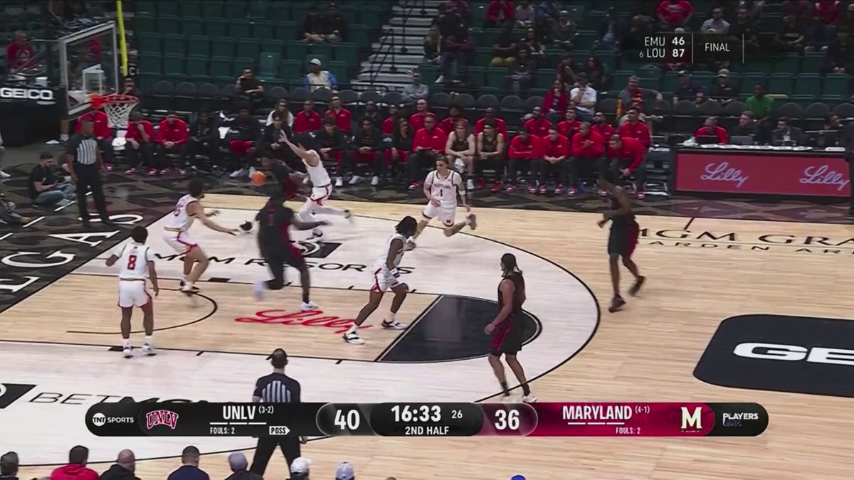 Dra Gibbs-Lawhorn connects for the corner triple and his 15th point so far 🎯

Catch UNLV vs Maryland late night hoops NOW on TNT & HBO Max! 
