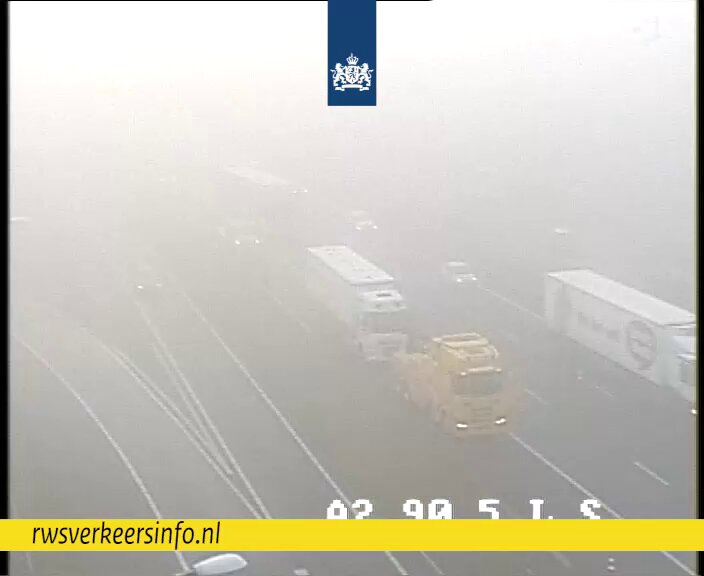 Vertraging na ongeval met vrachtwagen op knooppunt Deil A2