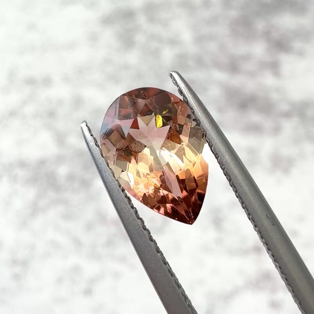 353 バイカラー トルマリン コンゴ産 結晶 原石 353 バイカラー トルマリン コンゴ産 結晶 原石 ▷ バイカラー