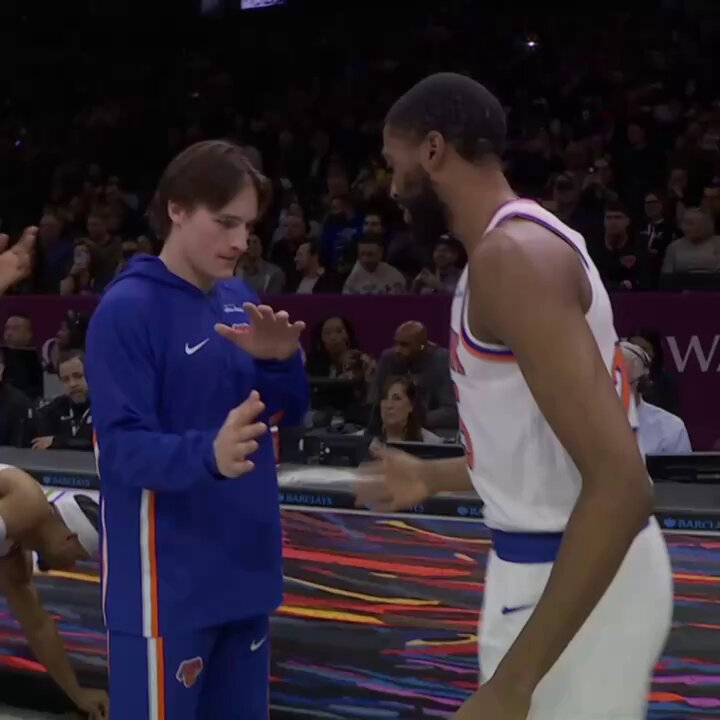 “That would make me tired.”

Walt Frazier’s reaction to Mikal Bridges having a unique handshake with each of his teammates was hilarious 😂 