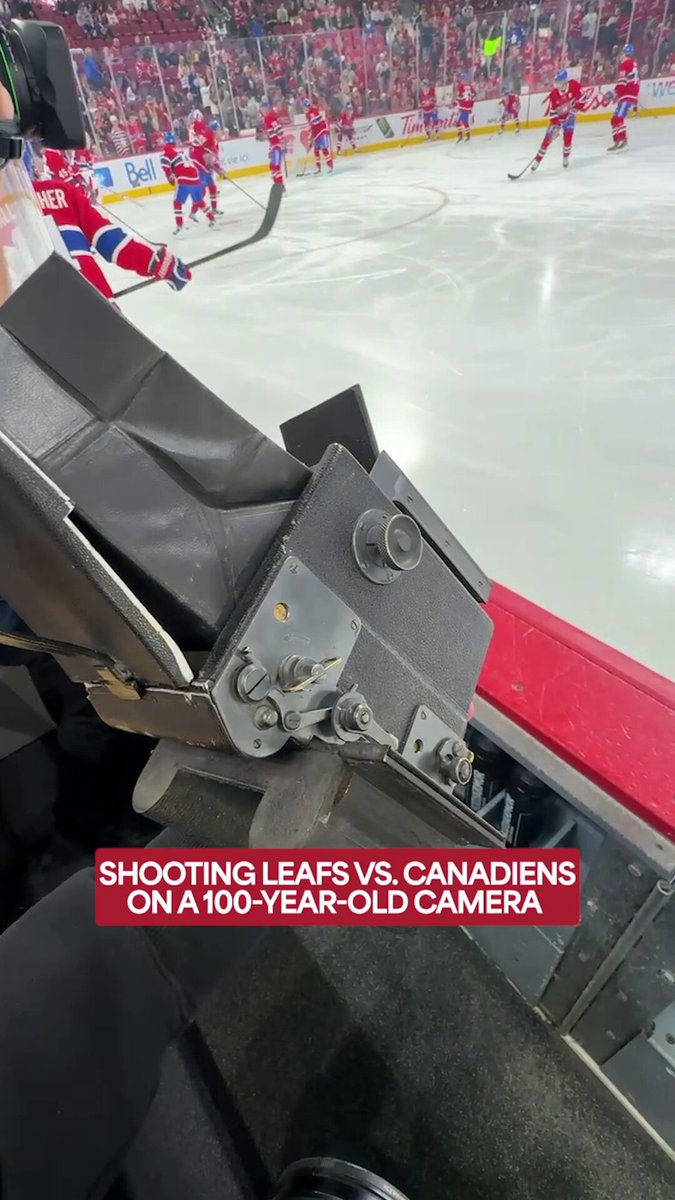A 100-year-old camera is fitting for two Original Six teams. 👴🏻📸 