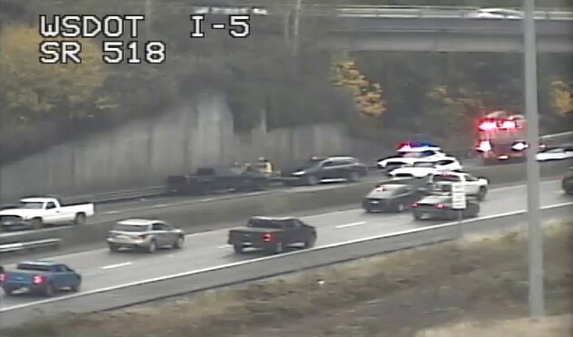 고속도로 우측 차선 차단! 주의 운행