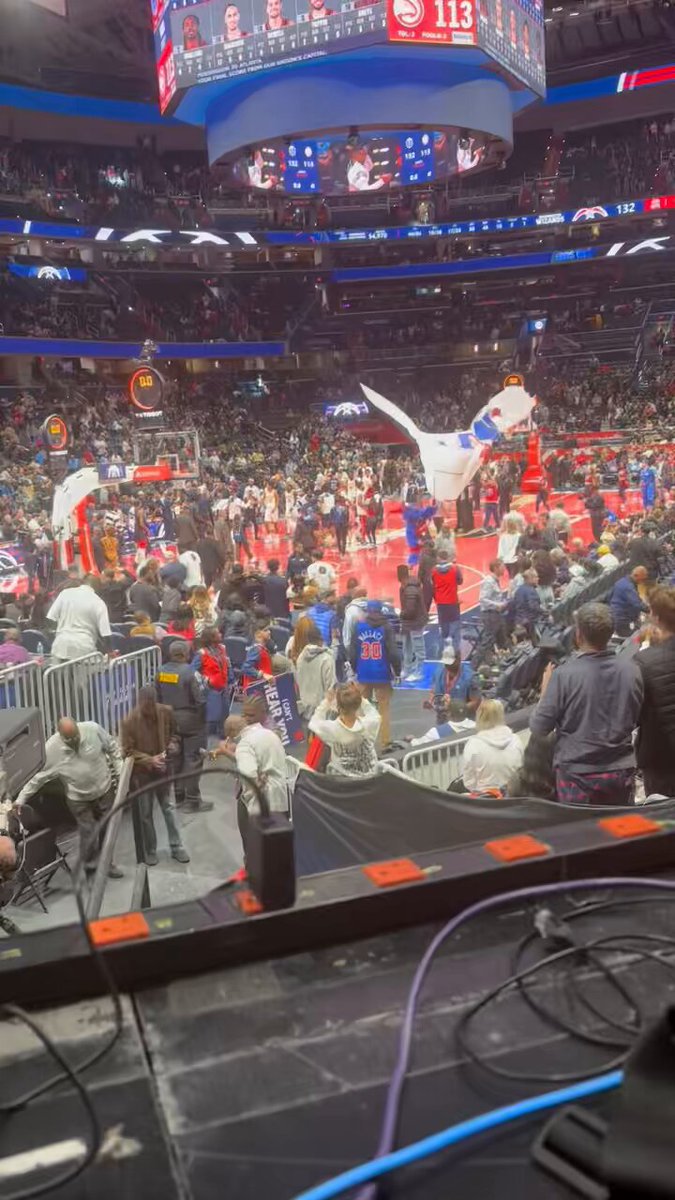 The Wizards beat the Hawks 132-113, and G-Wiz waves the W flag for the first time this season. CJ McCollum led with a whopping 46 pts (17-25 FG, 10-13 pt), while Alex Sarr had 27 pts and 11 Rebs. A much-needed dominant effort to snap their 14-game losing streak. 