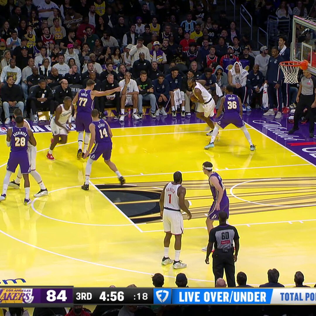 Kawhi is 2 tuff 2 guard 🖐️ 