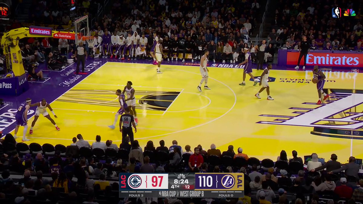 THIS DIME from LeBron to Austin Reaves 🤯 