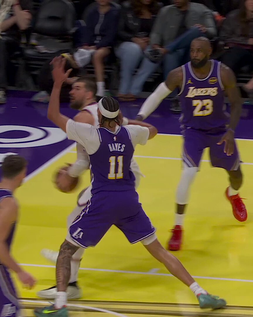 Chippy ending in the battle of LA as Kris Dunn was ejected after pushing Luka 😳 