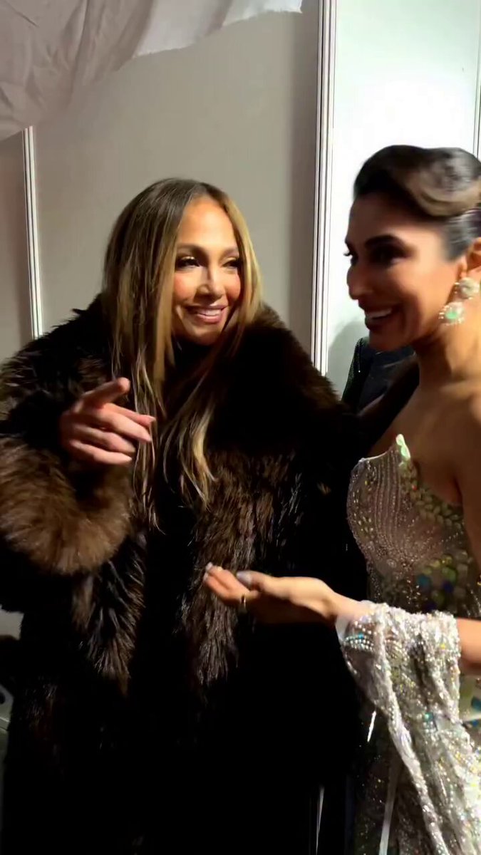 Fan Moment!🤩 #SophieChoudry meets #JenniferLopez Picture