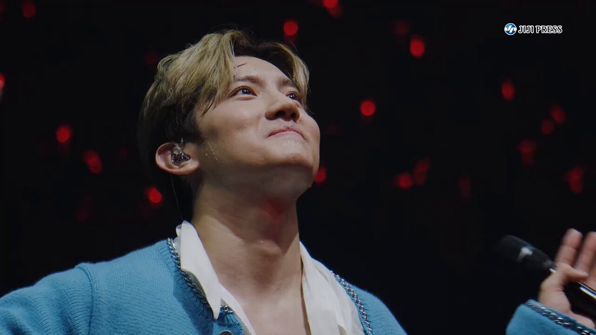 日産スタジアムに再び立つ東方神起🎈 ✍️ファンにコメントする