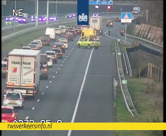 Ongeval op A27 richting Almere bij knooppunt Eemnes