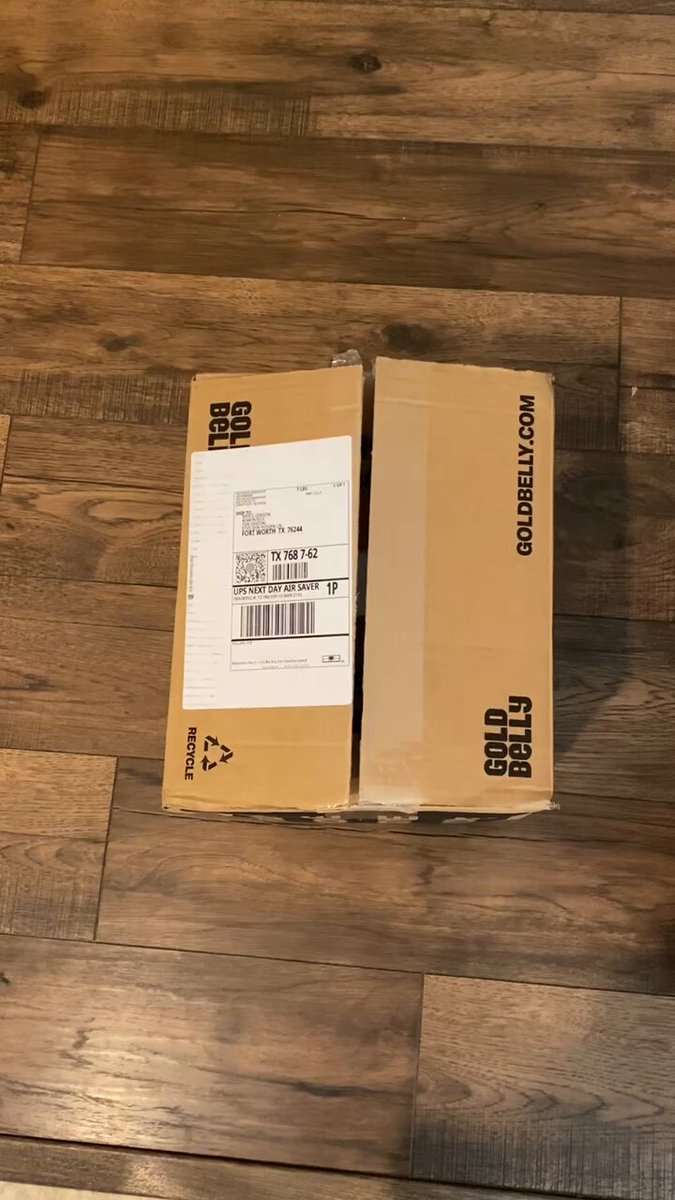 In honor of the upcoming Thanksgiving Day battle of the NFC North between the Packers and Lions on FOX, @FOXSportsPR sent out mailers with a "Piecaken" – dubbed the “Turducken” of deserts 🎂 

📺Our Thanksgiving NFL Coverage begins at 11:00 AM ET on FOX, FOX One and Tubi! 