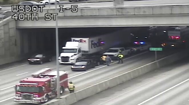 I-5 北行き、事故発生！車線規制中